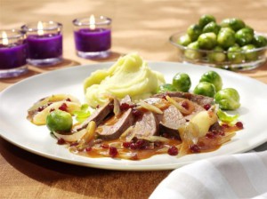 Rezept_Ga¦ênsekeule A¦êpfel Schalotte_Ga¦ênsebrust mit Preiselbeer-Birnensauce