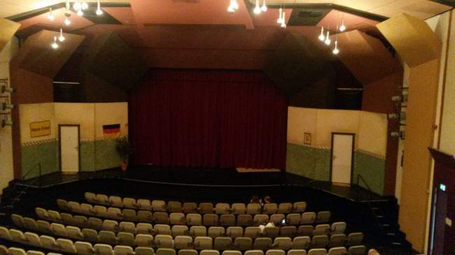 mondpalast-buehne